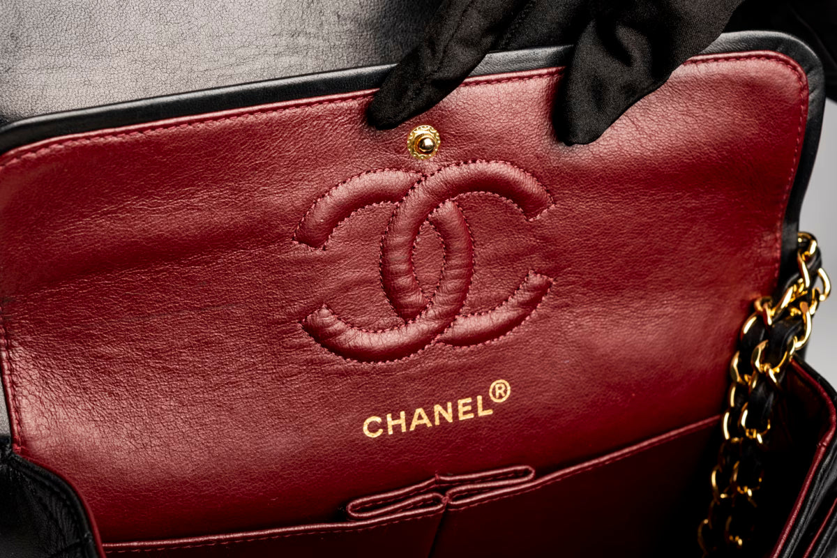 Çantë Chanel Klasike e Mesme me Kapak të Dyfishtë