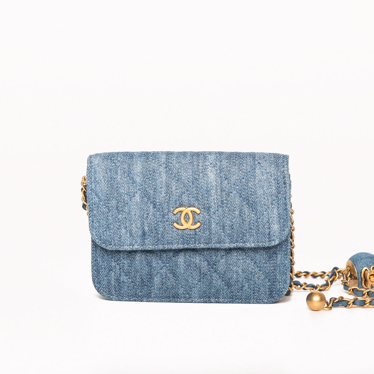 Clutch-çantë Chanel prej xhins me zinxhir