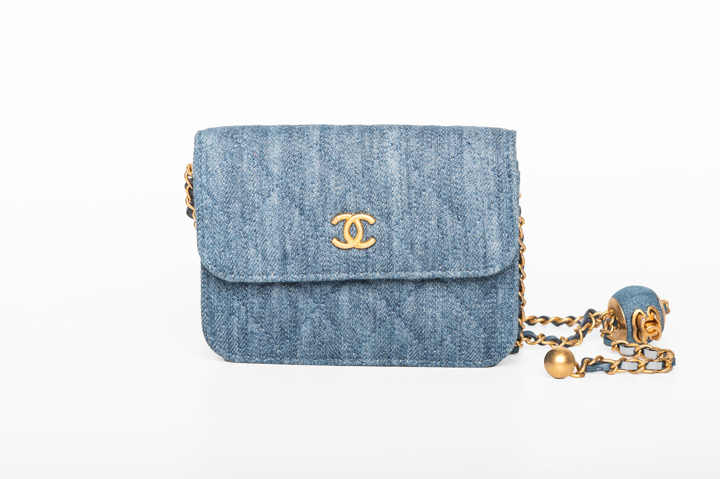 Clutch-çantë Chanel prej xhins me zinxhir