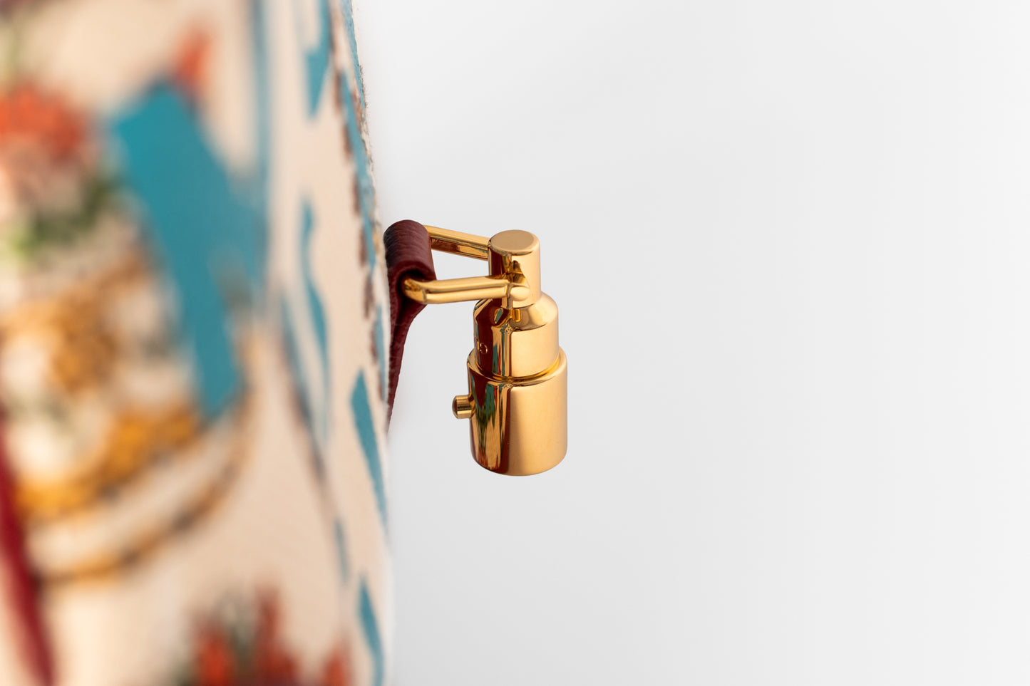 Gucci Jackie Canvas & Leather Shoulder Bag Multicolor