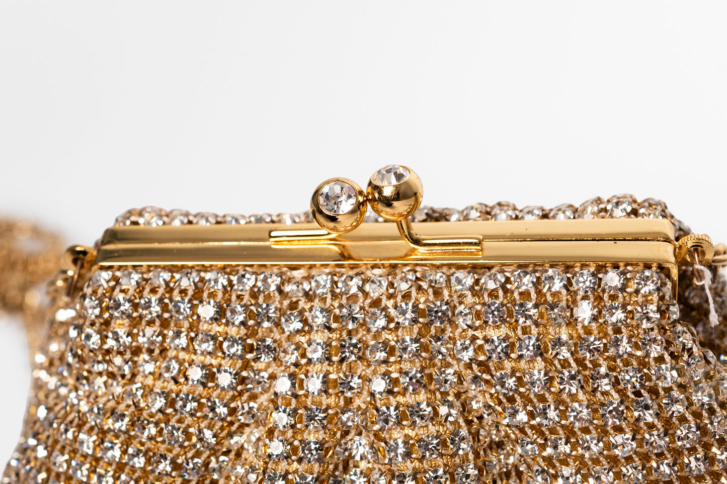 Judith Leiber Couture çantë dore e stolisur me kristale, ngjyrë ari