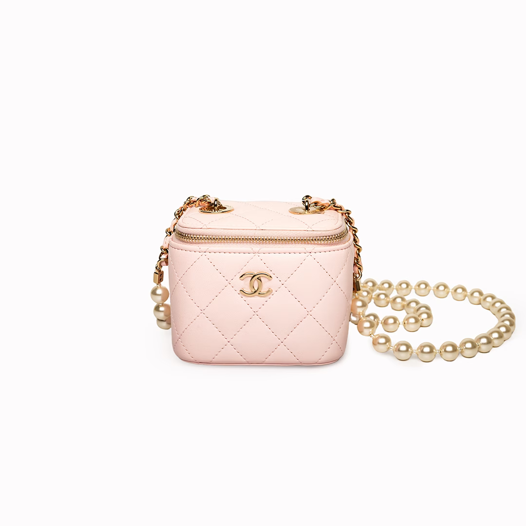 Çantë Mini Vanity Chanel Lëkurë Qengji e Trapëzuar me Zinxhir Perle