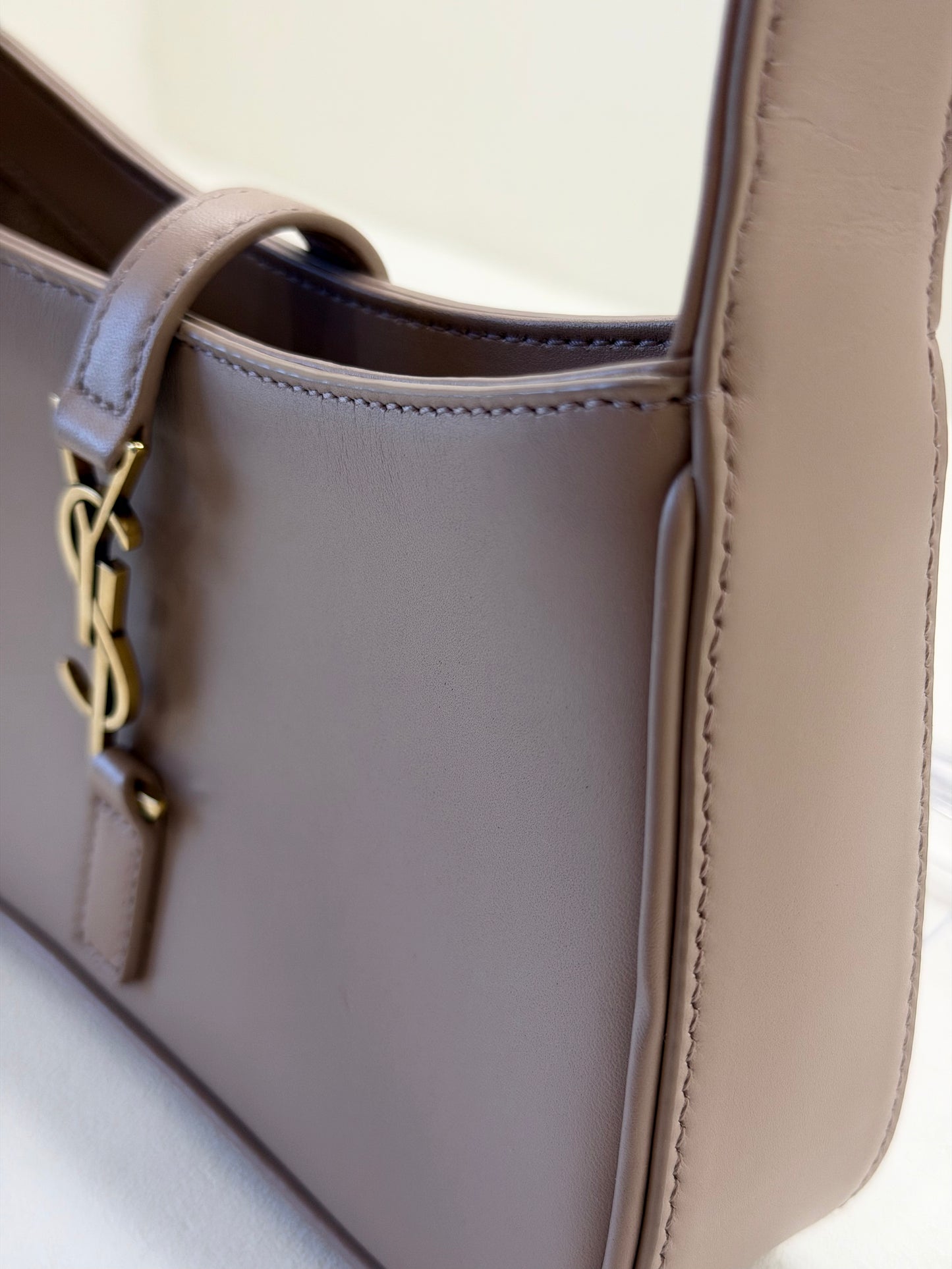 Saint Laurent LE 5 A 7