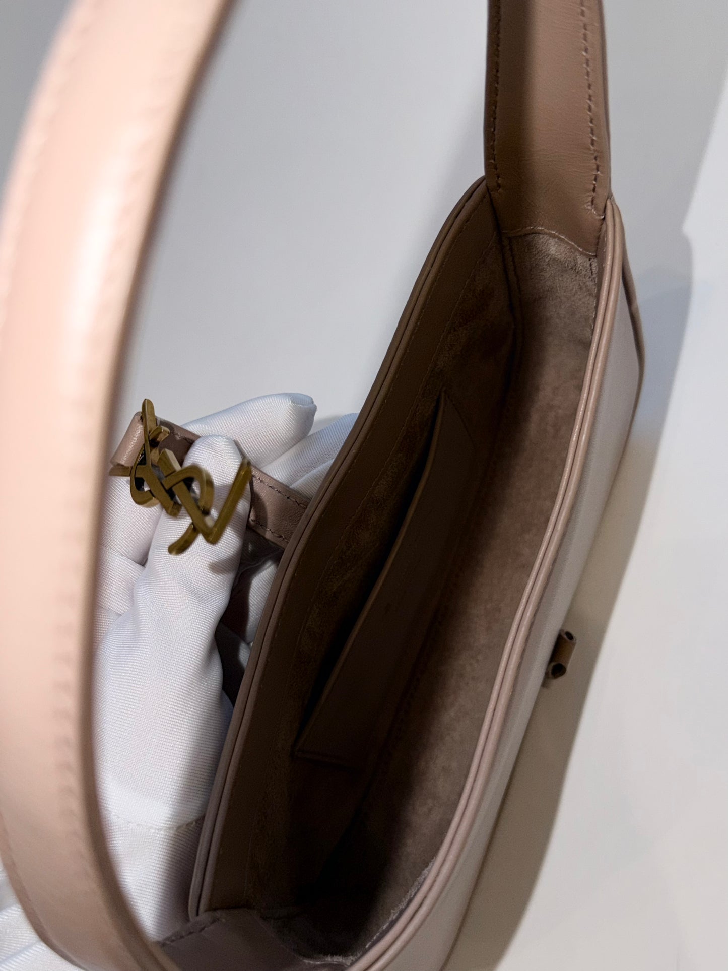Saint Laurent LE 5 A 7