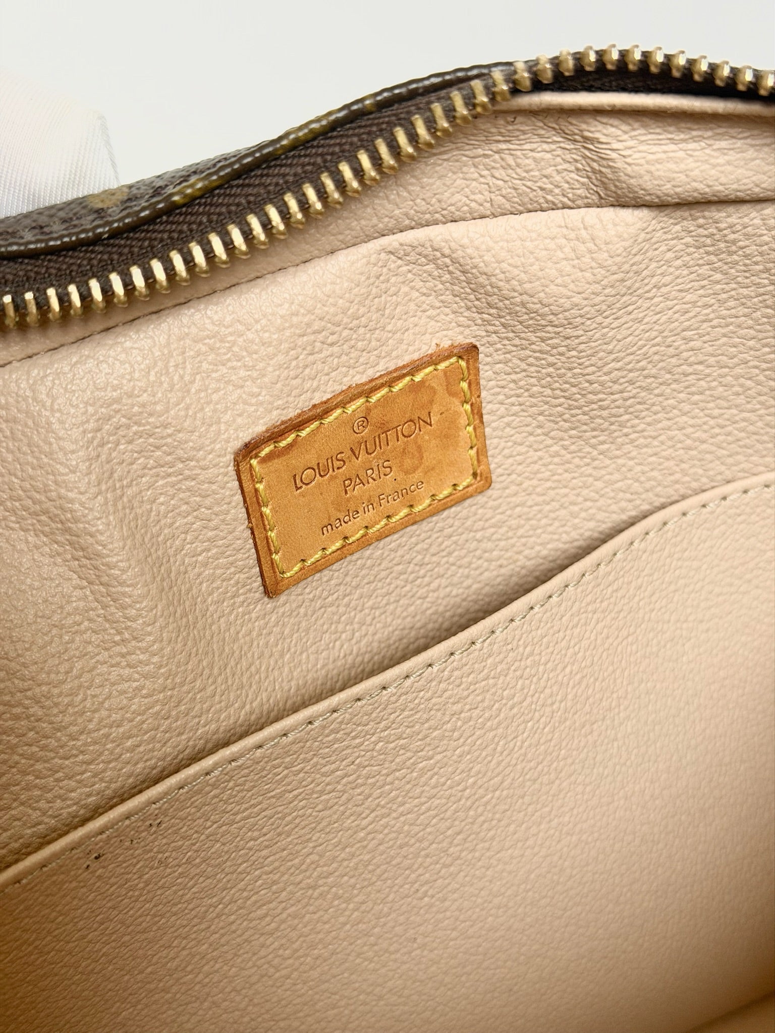 Louis Vuitton Monogram Truth Toilette 23
