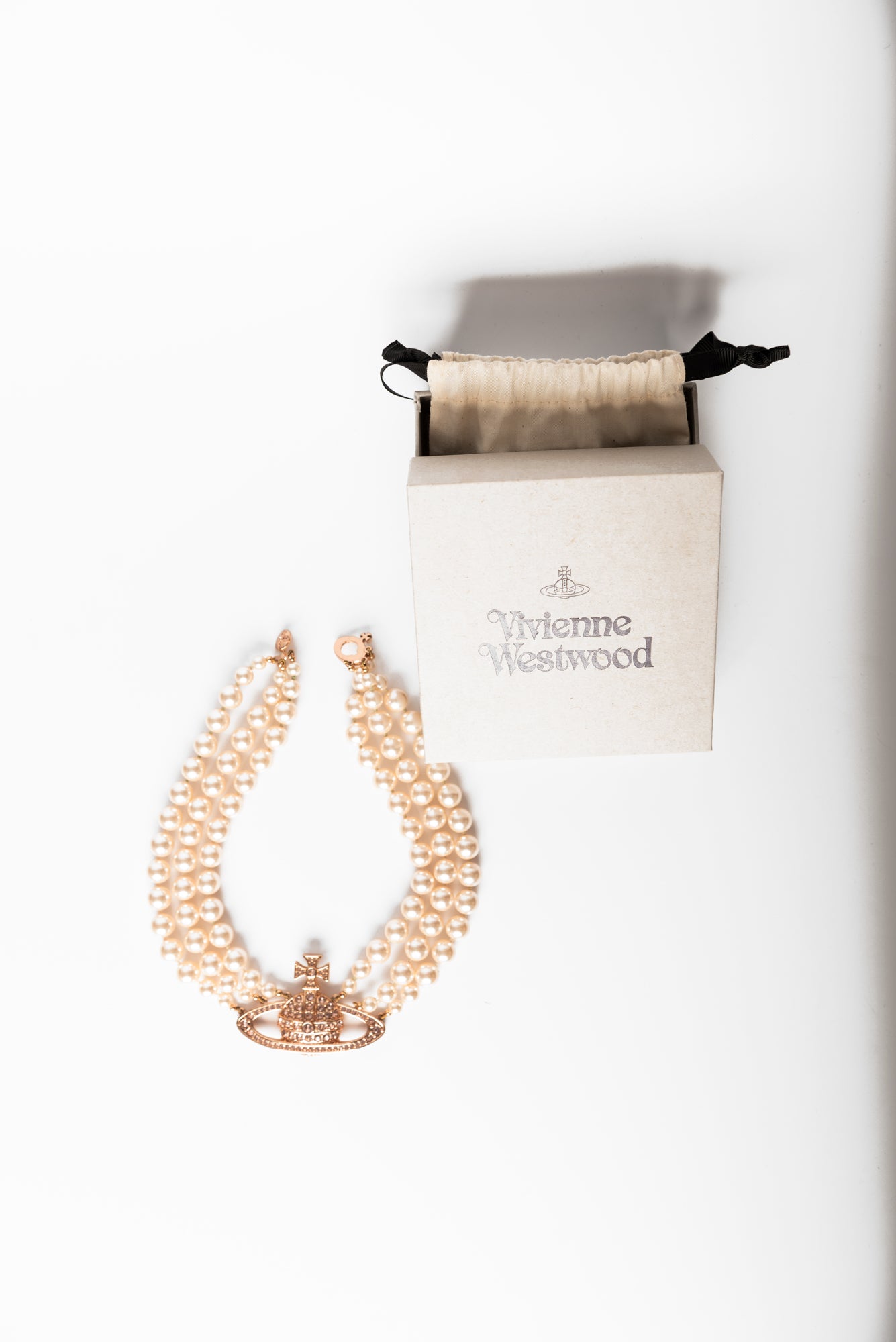 Vivienne Westwood crystal e string pearl choker