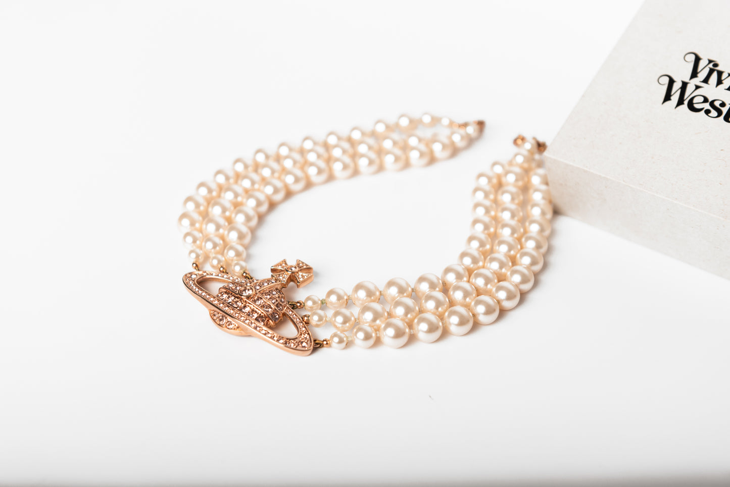 Vivienne Westwood crystal e string pearl choker