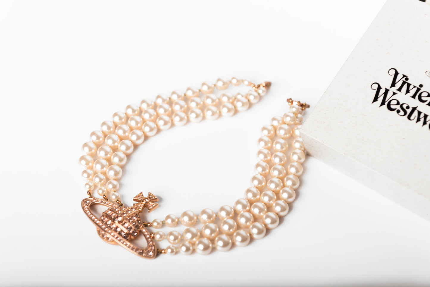 Vivienne Westwood crystal e string pearl choker