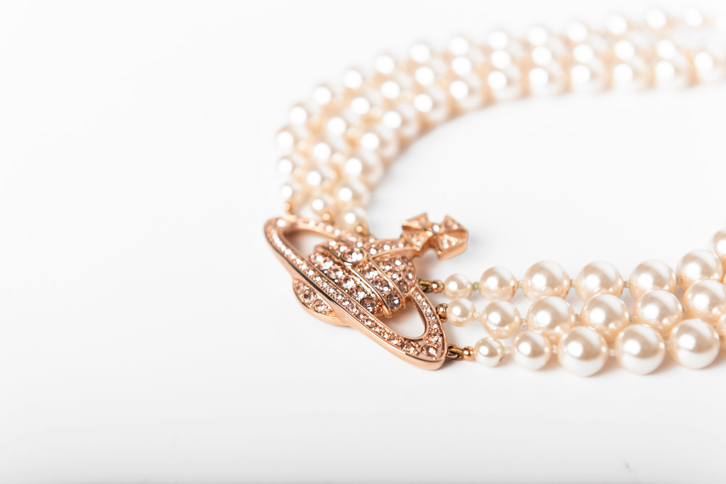 Vivienne Westwood crystal e string pearl choker